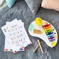 Zeneasztal hangszerekkel +18 hónap