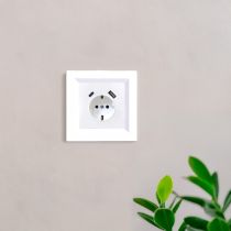 Nova csatlakozóaljzat USB csatlakozóval fehér kerettel