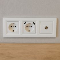 Nova dugalj, USB, TV csatlakozóval fehér kerettel