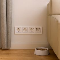 Nova IV kettő dugalj kettő USB csatlakozóval fehér kerettel