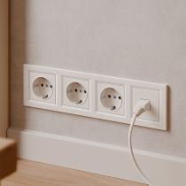 Nova IV három dugalj UTP csatlakozóval fehér kerettel