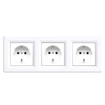 Nova III földelt dugalj fehér kerettel