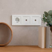 Nova III földelt csatlakozóaljzat dugalj kettő TV csatlakozóval fehér kerettel