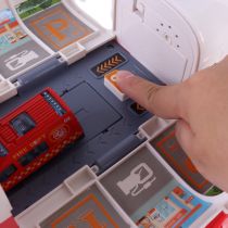 Tűzoltó szállító repülőgép, 4 tűzoltóautóval, kiegészítőkkel, fény- és hanghatásokkal